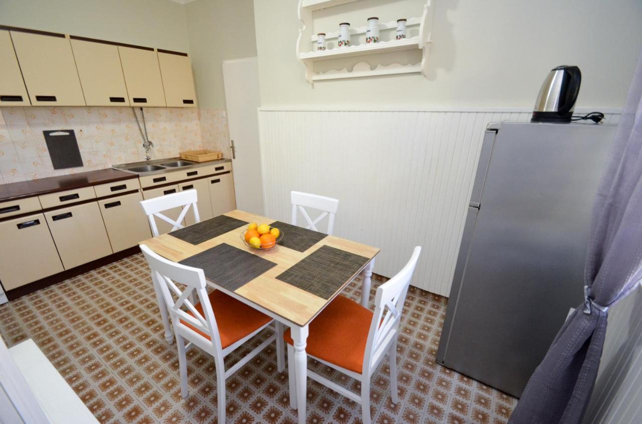 Red House Apartment Котор Екстериор снимка